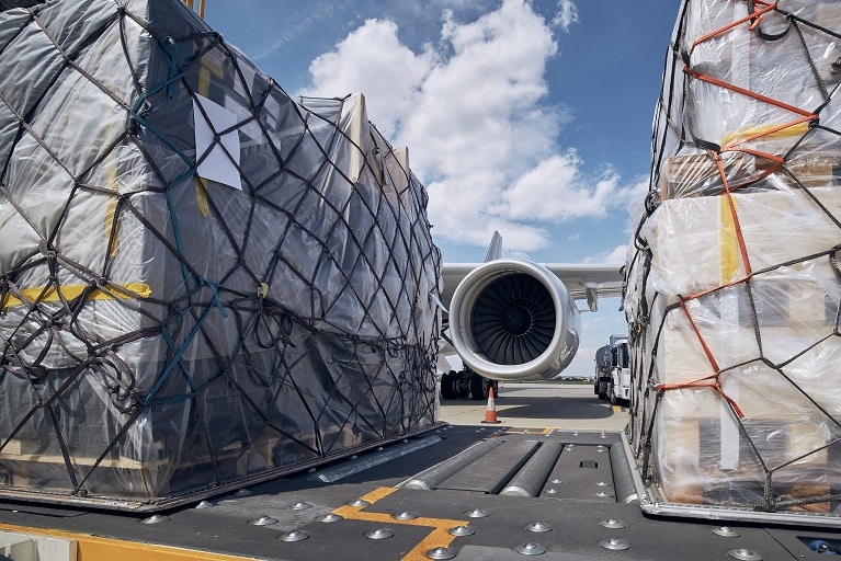 Así es el transporte aéreo de mercancías peligrosas